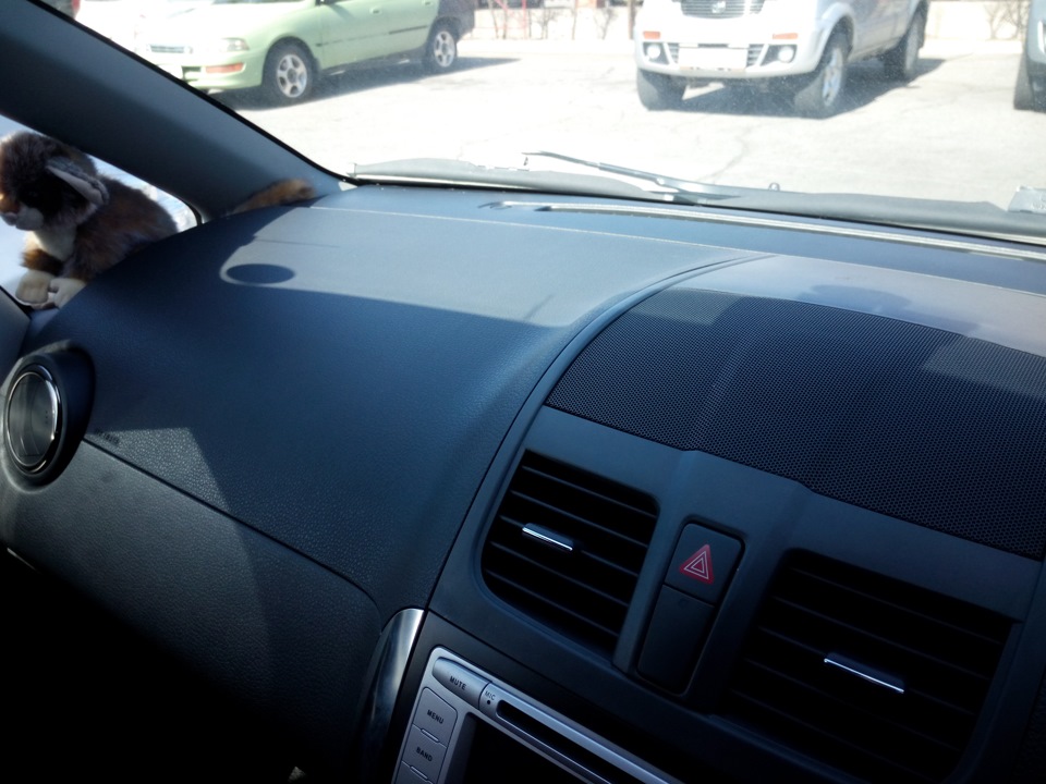 Прячем GPS антенну)) Долой лишние предметы с передней панели ...