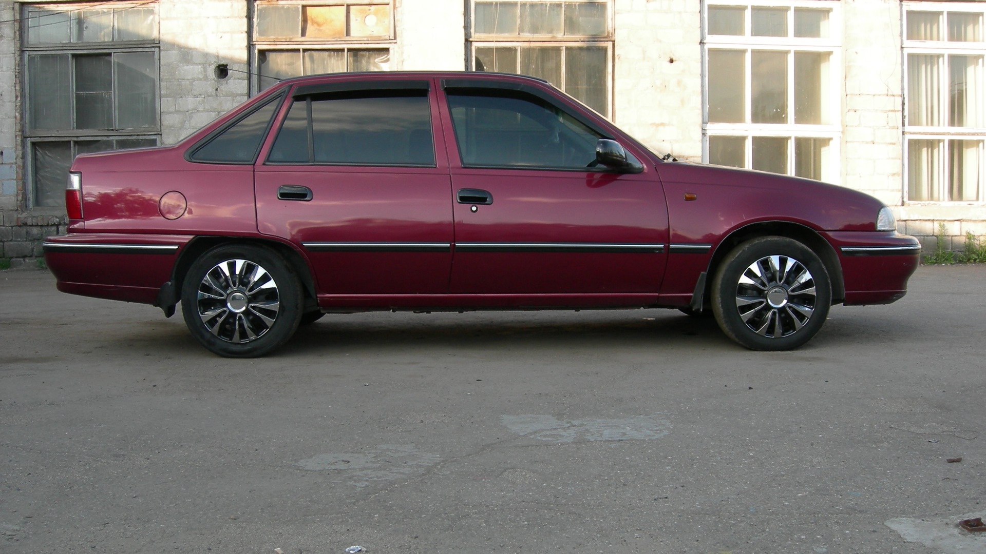 Daewoo Nexia 2 вишня