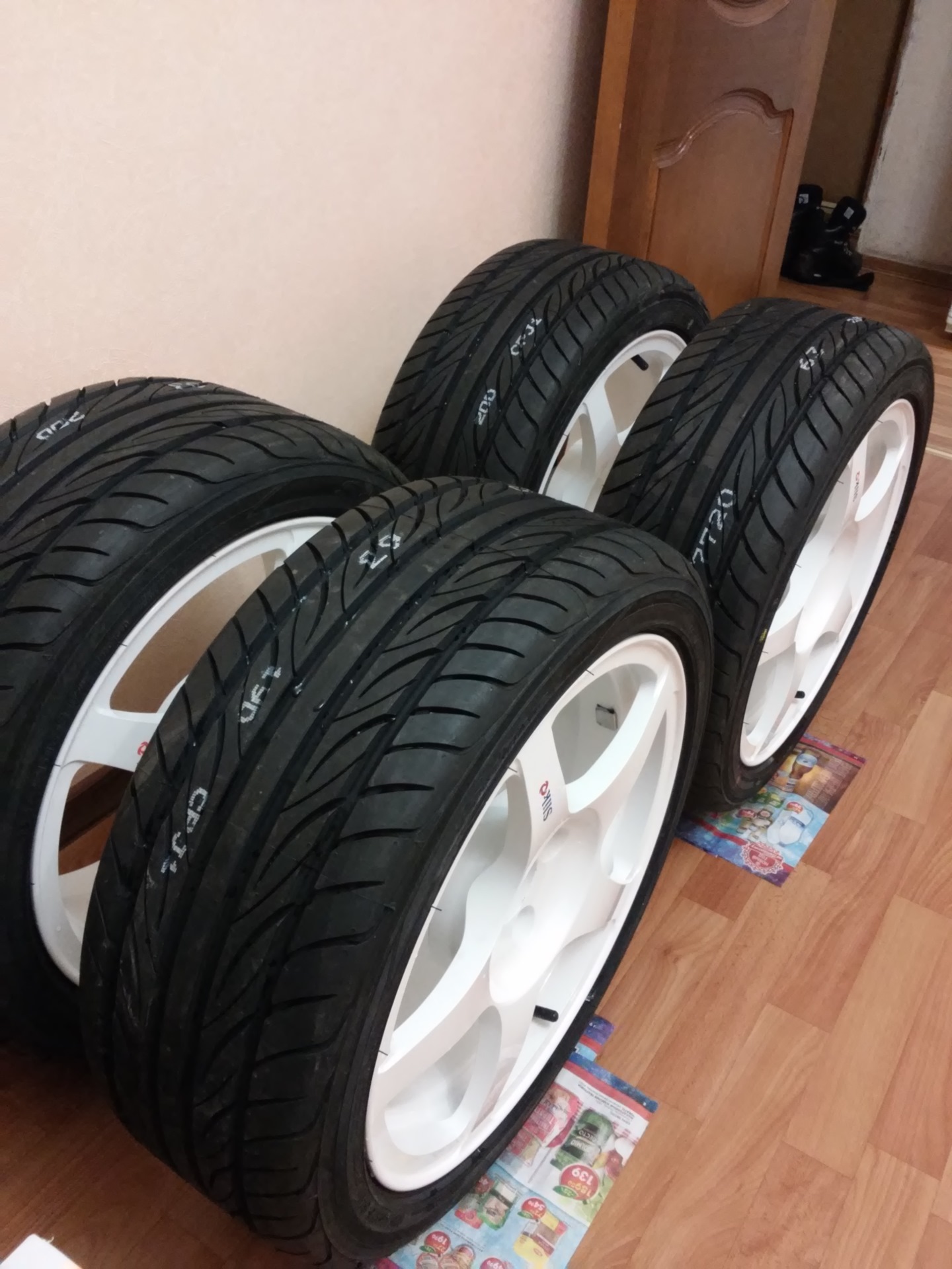 Резина 15 радиус. Yokohama 16 радиус. Колёса колёса Michelin c Drive 2 15 радиус. Летние. Йокогама шины летние на 16 радиус. Колёса на приору 16 радиус.