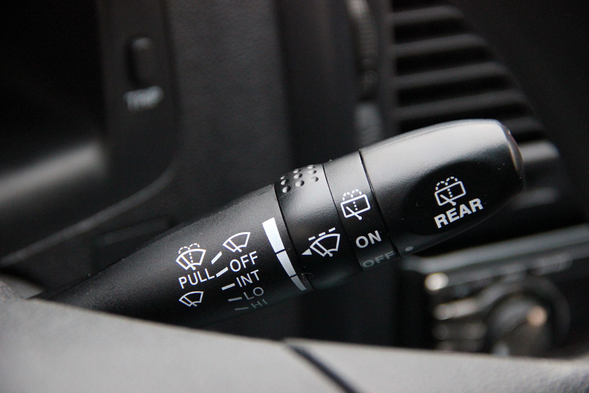 переключатель на машину калина. как включить задний дворник на солярисе. включение заднего дворника. как включить дворники на хендай акцент. задние дворники кнопка хендай.