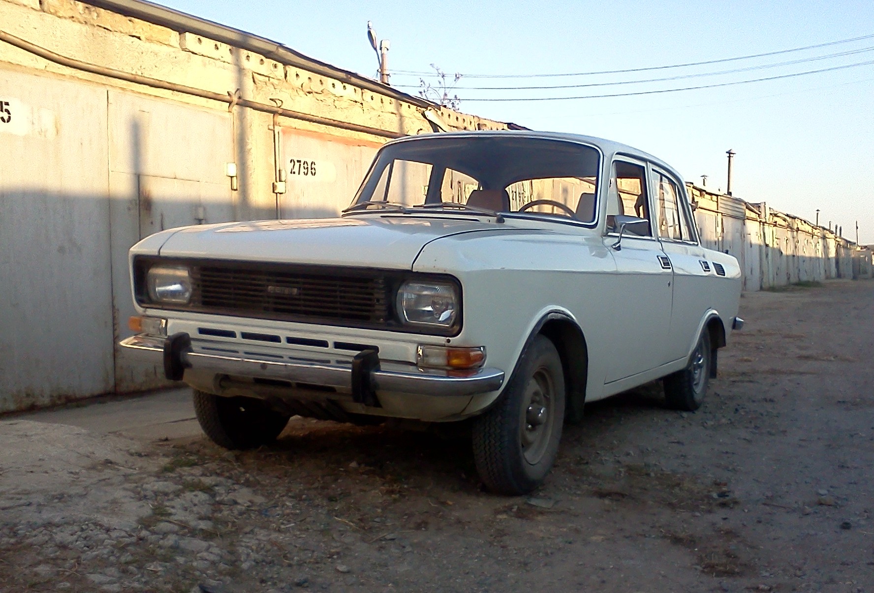 21 40. Москвич 2140 1981. Москвич 2140 Медслужба. Москвич АЗЛК 21 40. Москвич 2140 конвейер АЗЛК.