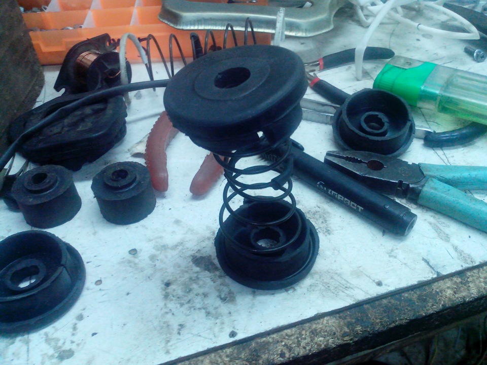 сначала поставил с 2-х сторон, но потом с одной убрал, так как не помещалась между направляющими руля — ГАЗ 3110