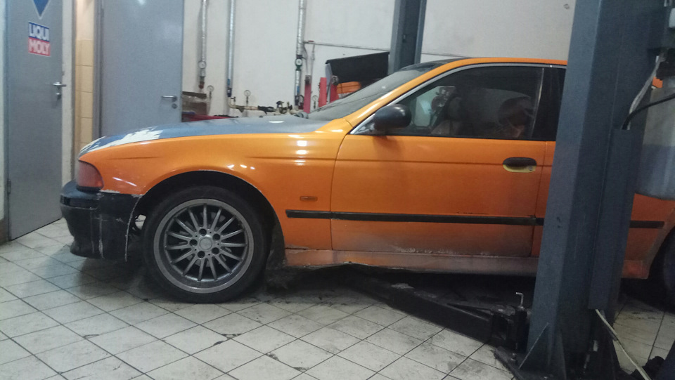 Замена стоек стабилизатора — BMW 5 series (E39), 2,8 л, 1996 года ...