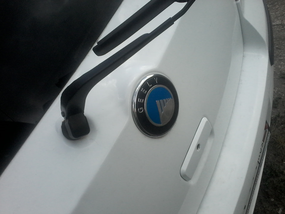 Дворник что с тобой ? (Ржавчина) — Geely MK Cross, 1,5 л, 2010 года ...