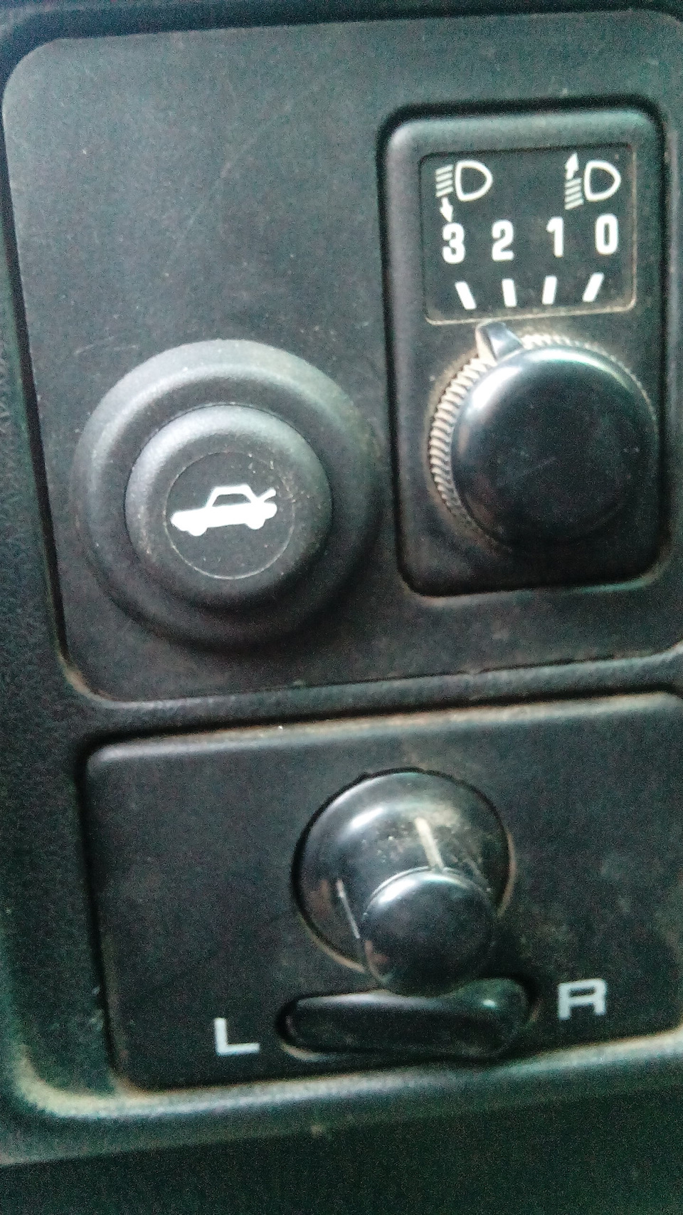Установка кнопки на багажник — Nissan Almera I (N15), 1,6 л, 1997 года ...
