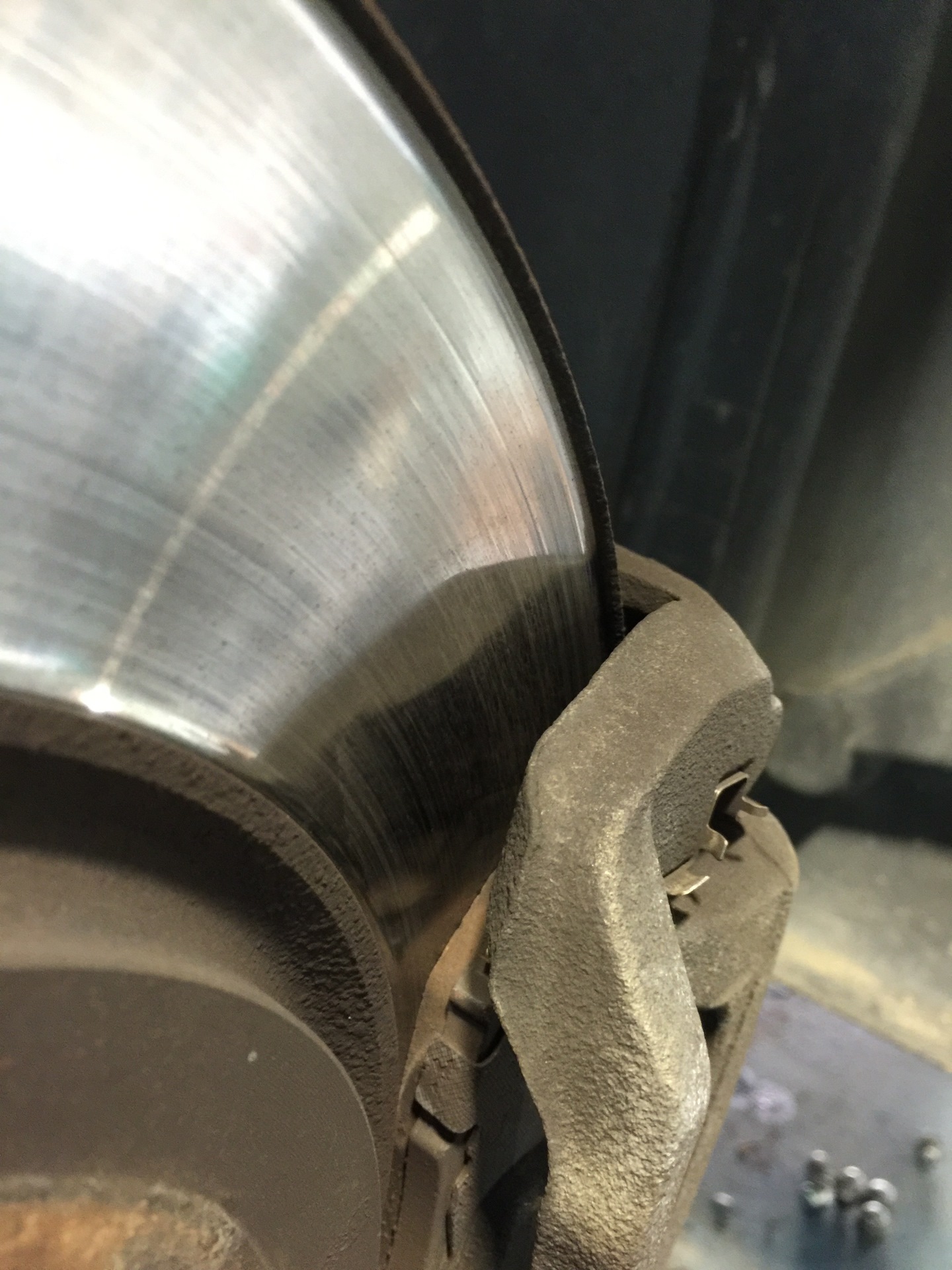 Меняем тормозные колодки, диски (оригинал Nissan) — Nissan Pathfinder ...