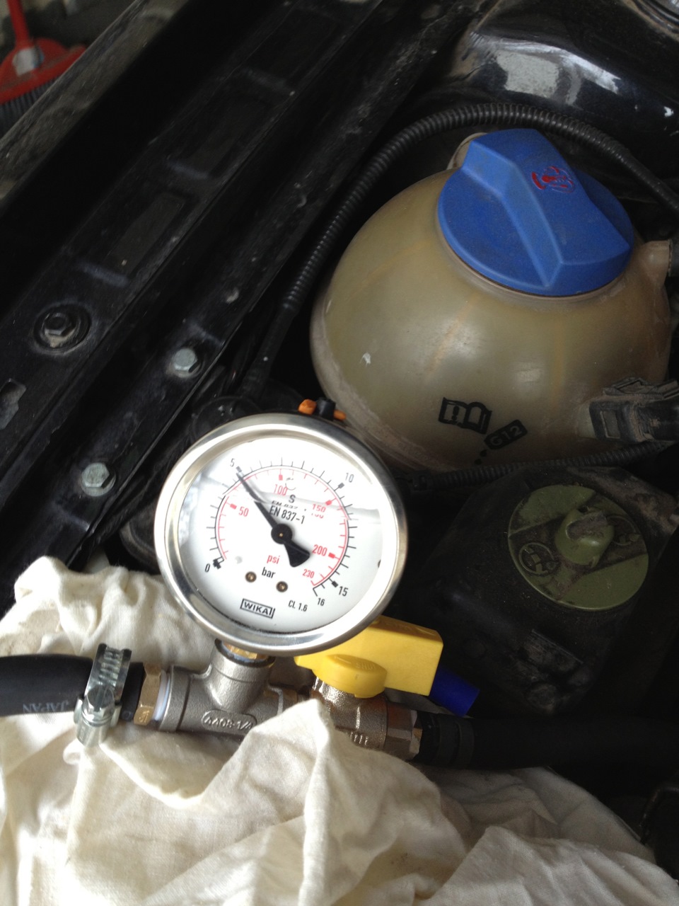 В поисках проблемы — 1)замер давления топлива; 2)Чистка форсунок и ...