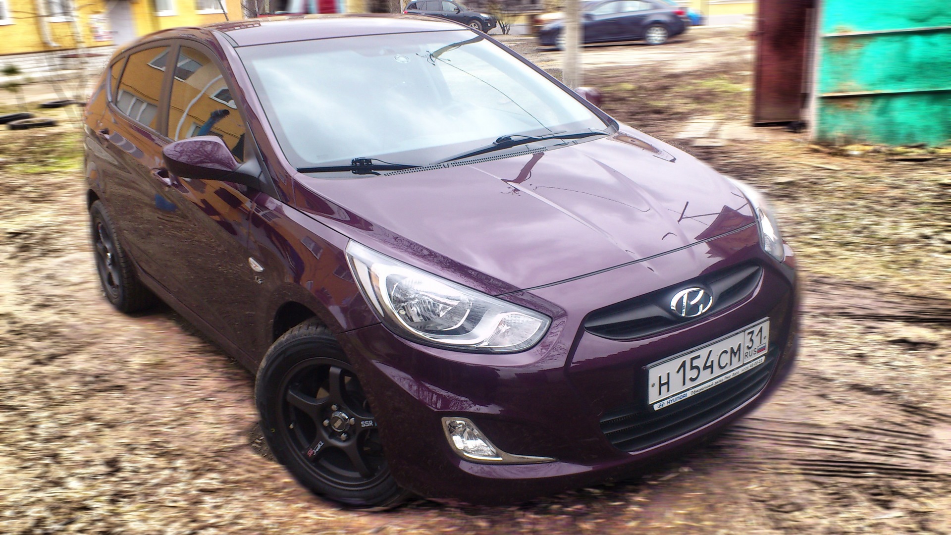 Solaris санкт петербург. Солярис хэтчбек фиолетовый. Hyundai Solaris 2011 Hatchback. Солярис 13 года хэтчбек. Солярис 40 рус.