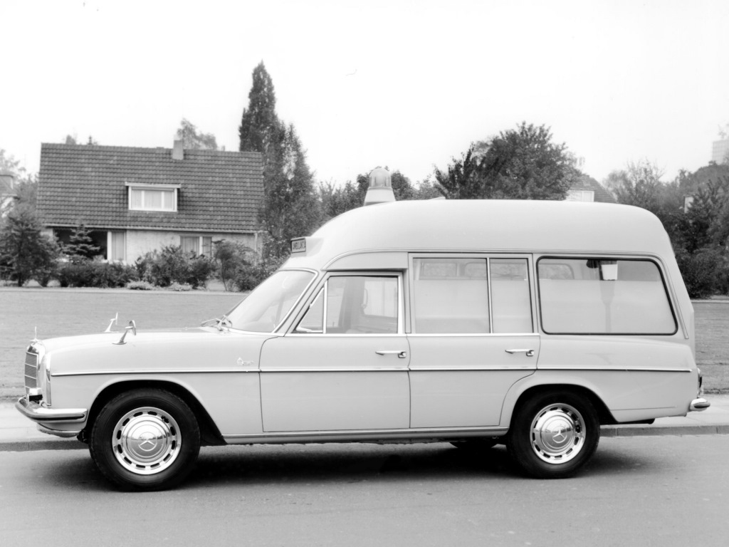 Mercedes Benz w123 Ambulance