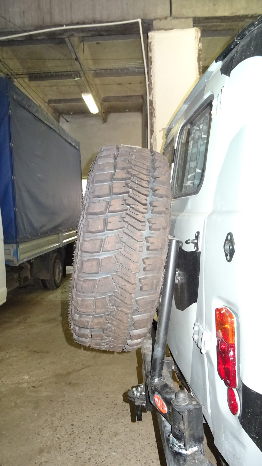 Крепление запасного колеса уаз буханка. Кронштейн крепления запасного колеса уаз буханка. Калитка буханка. Силовой бампер уаз 452. Уаз -2206 калитка для запаски.