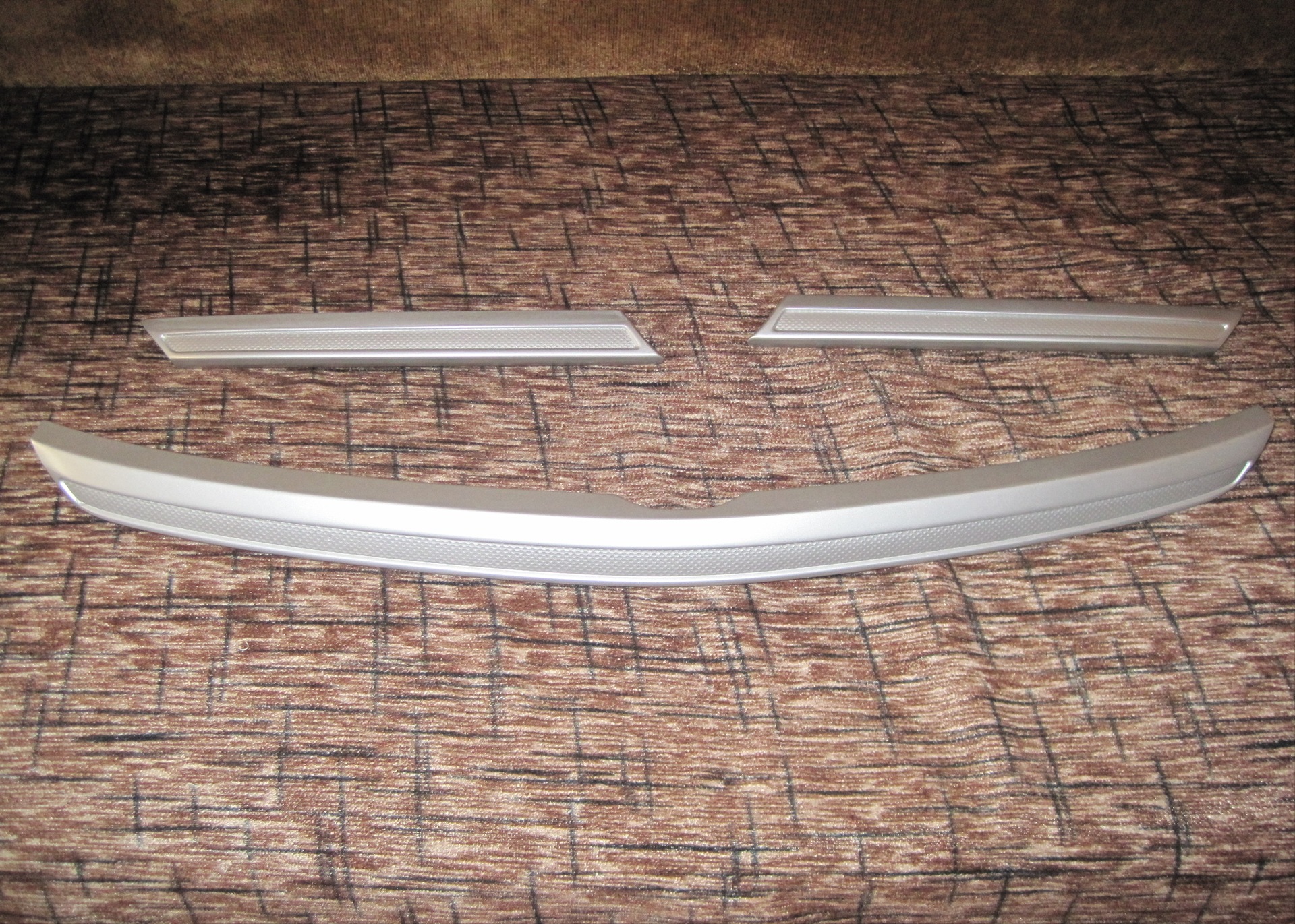 Radiator Grille - Toyota Corolla 16L 2008