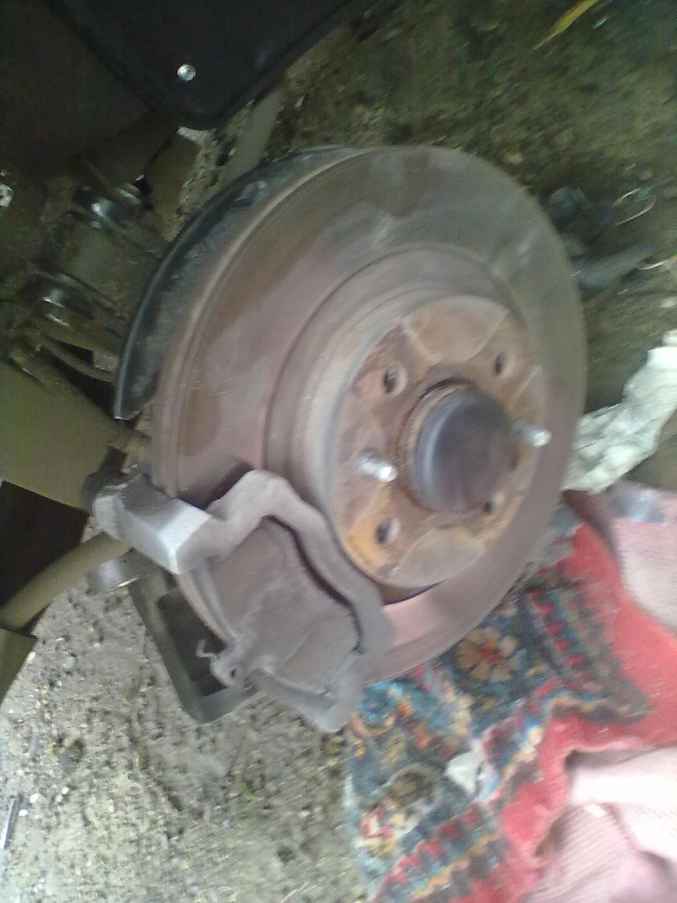 TRW новые передние колодки — Lada Приора хэтчбек, 1,6 л, 2012 года ...