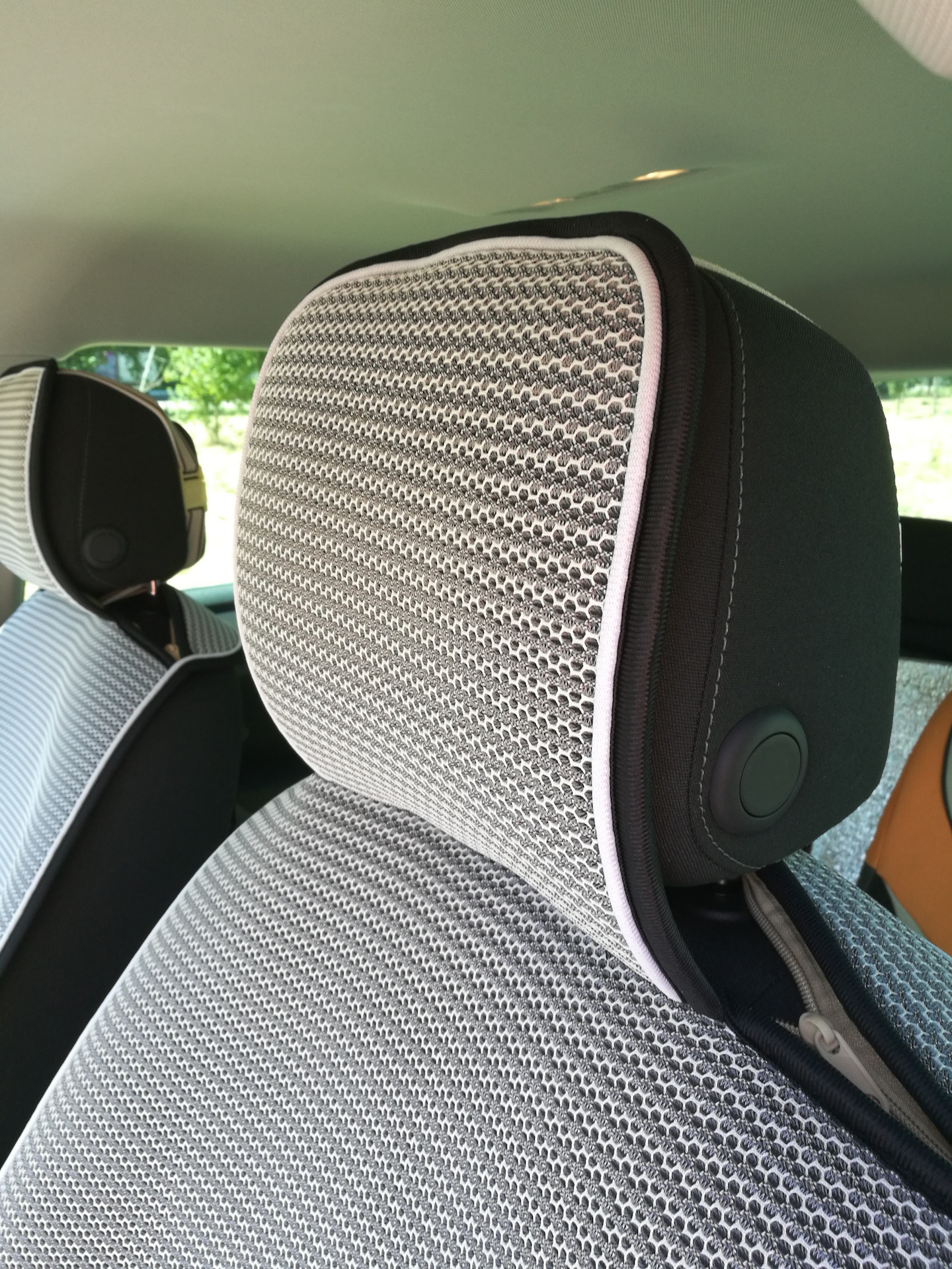 Сетка на сиденье скутера. Сетка на сиденье мотоцикла. Сетка массажная в автомобиль. Подушка для спины в автомобиль. Поясничная подушка для автомобиля.