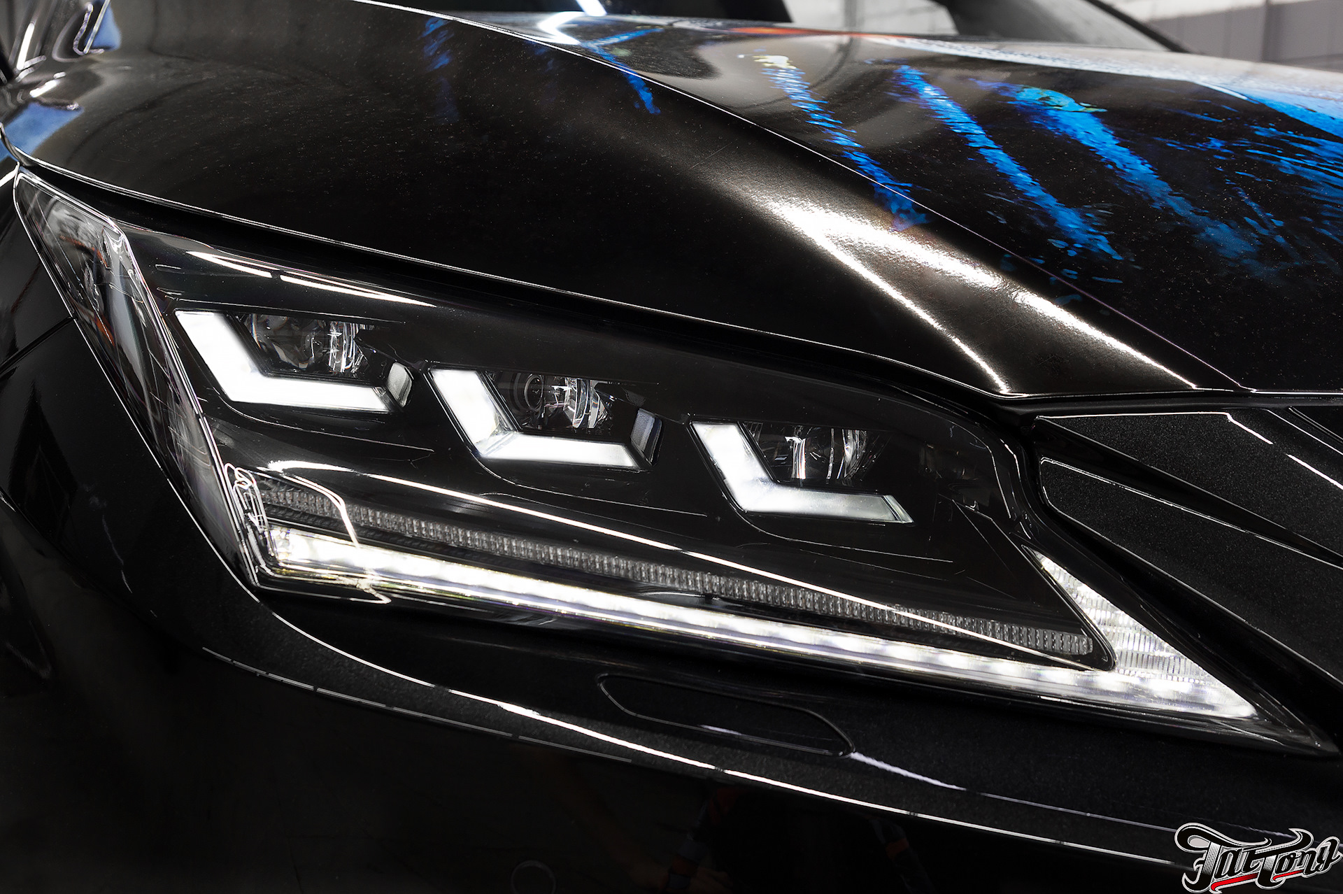 Lexus rx фары. Покраска маски фары Lexus rx350. Черные маски фар Лексус. Маска фары Лексус рх400н.