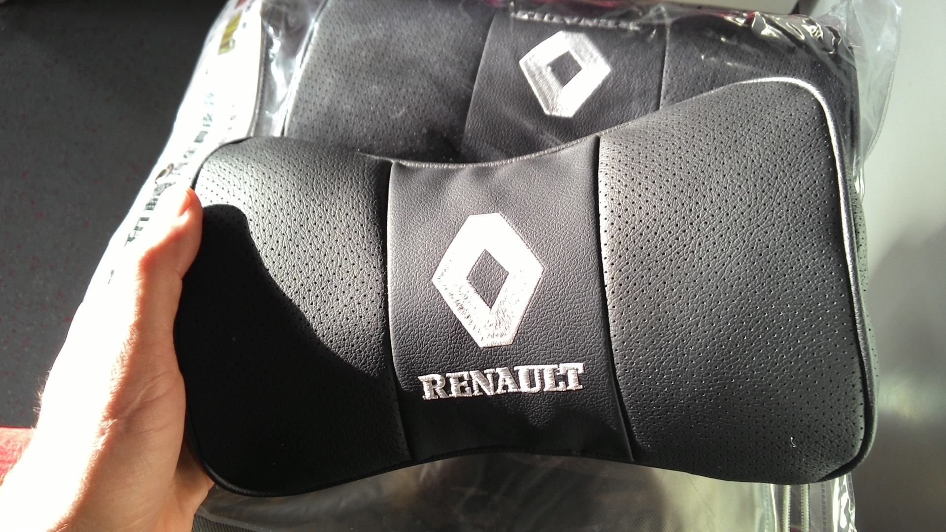 Подушка дастер. 985102657r. Подушка дастер. Подушка дастер. Подушка на подголовник киа.