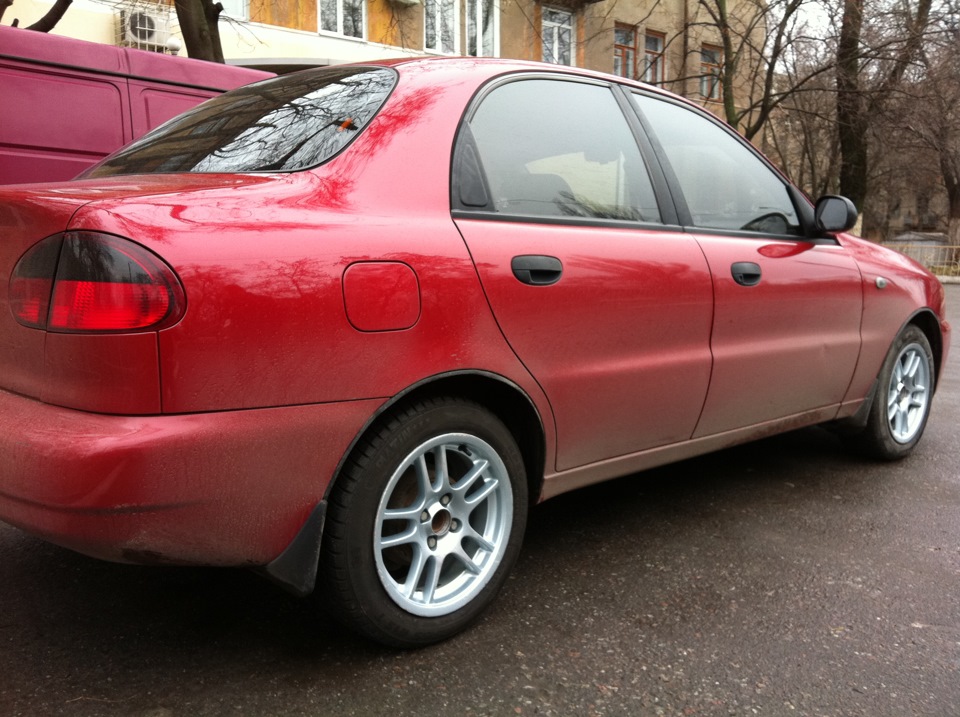 Красный ланос. Chevrolet lanos красный. Дэу Ланос красный. Део Ланос 2004 красного цвета. Део Ланос 1998г цвет бордовый.