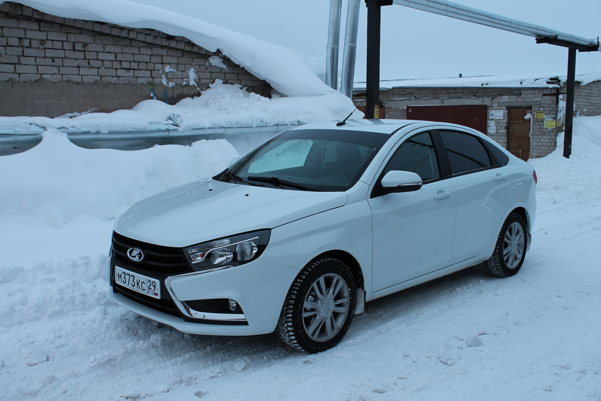 Lada Vesta White