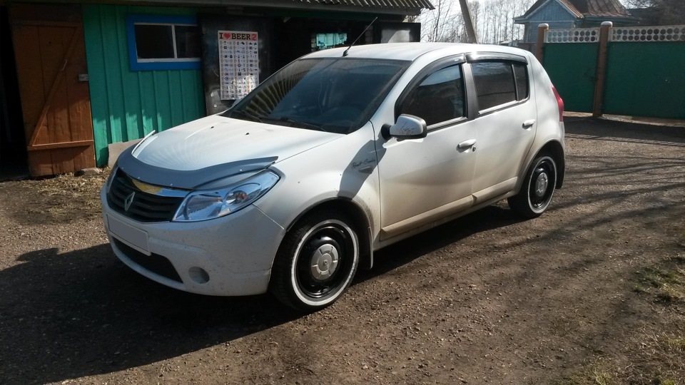 Нравится ретро-стиль — Renault Sandero 1G, 1,6 л, 2013 года