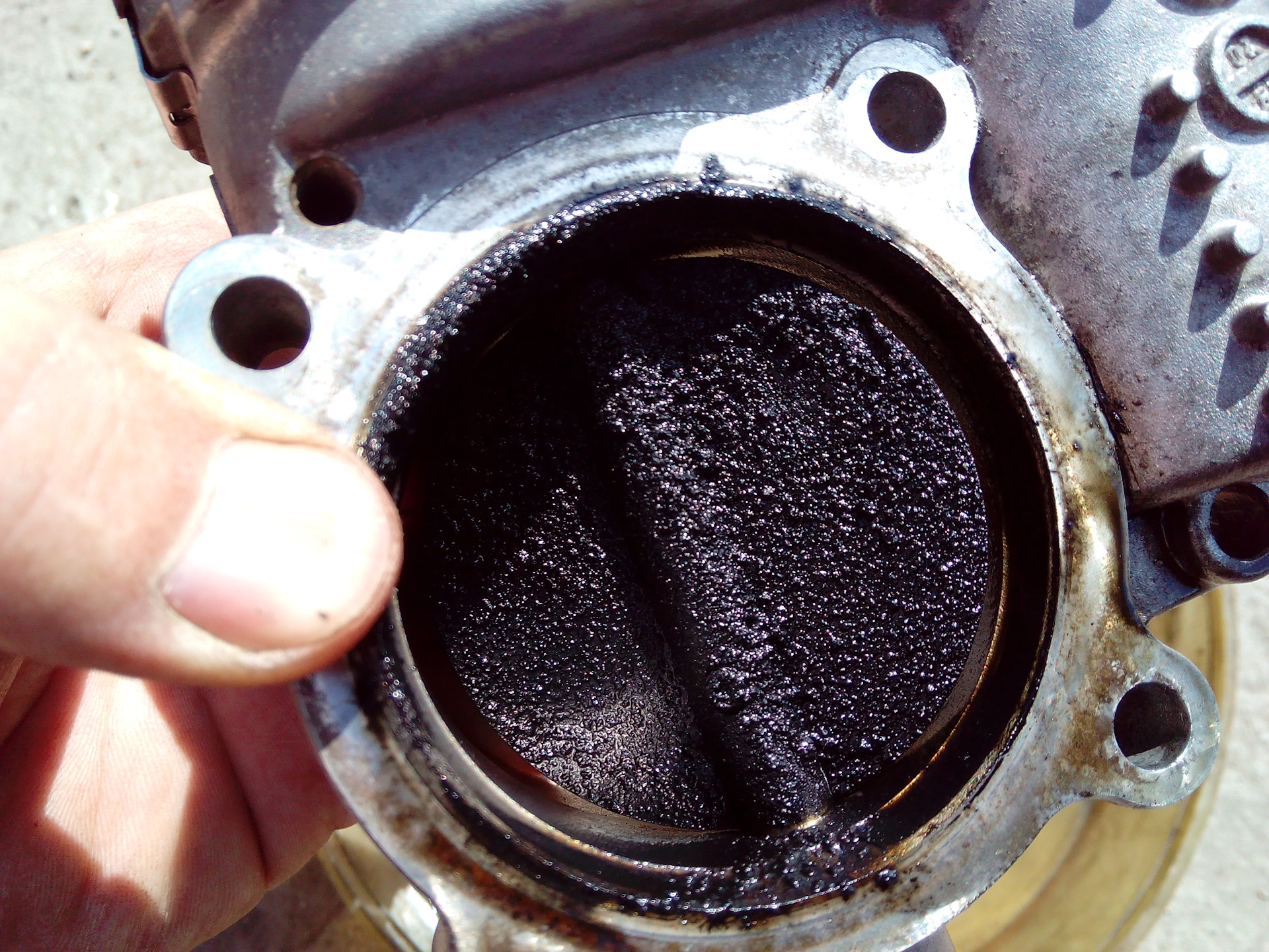 Чистый дроссель. Переделка дроссельной заслонки лачетти. Чистка дроссельной заслонки camry 70. Как часто надо чистить дроссельную заслонку. Мойка дроссельной заслонки ультразвуком.