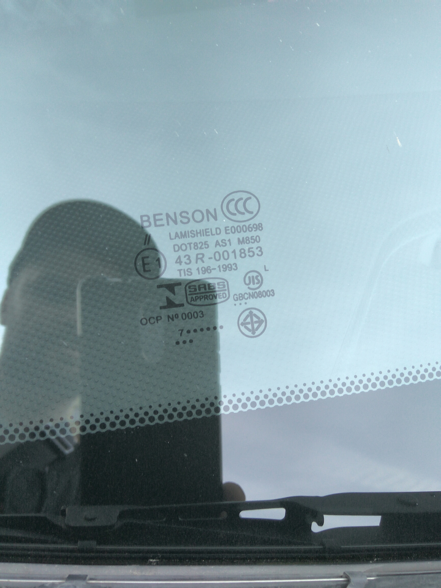 Стекло benson отзывы. Стекло лобовое Benson на Ситроен с5. F15 стекло Benson. Dot825 as1 m668. Benson a23 заднее маркировка.