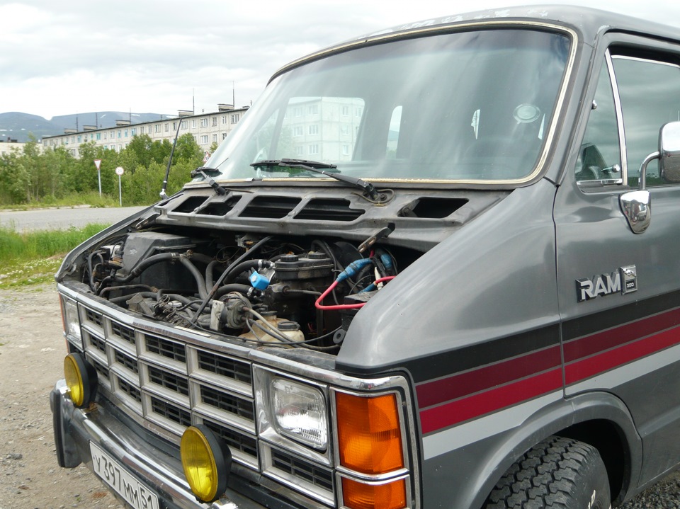 Dodge Ram van 2