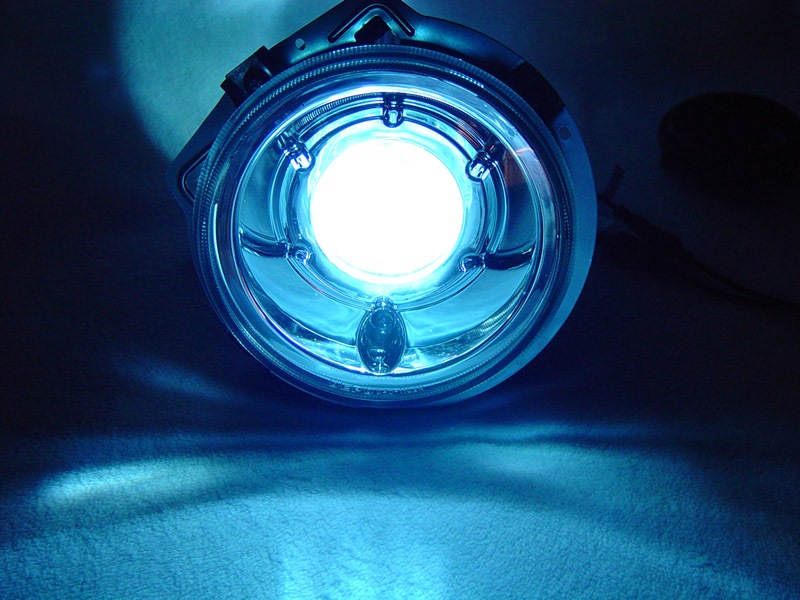 Ксенон свет фар. Би-ксенон (двойной ксенон (bi-Xenon))d1s (газоразрядная лампа). Xenon фары. Ксеноновый фонарь. Линзованная фара.