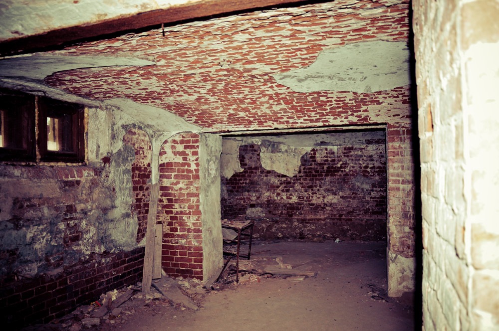 Рамонь замок принцессы ольденбургской. Ольденбургский замок призраки. Подвал замка ольденбургских. Рамонь призрак принцессы ольденбургской. Замок княгини ольденбургской воронеж.