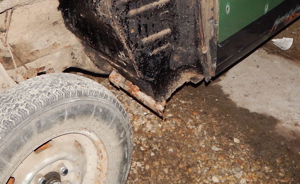 Вопрос к знатокам: стояли или нет с завода передние брызговики? 2140 ...