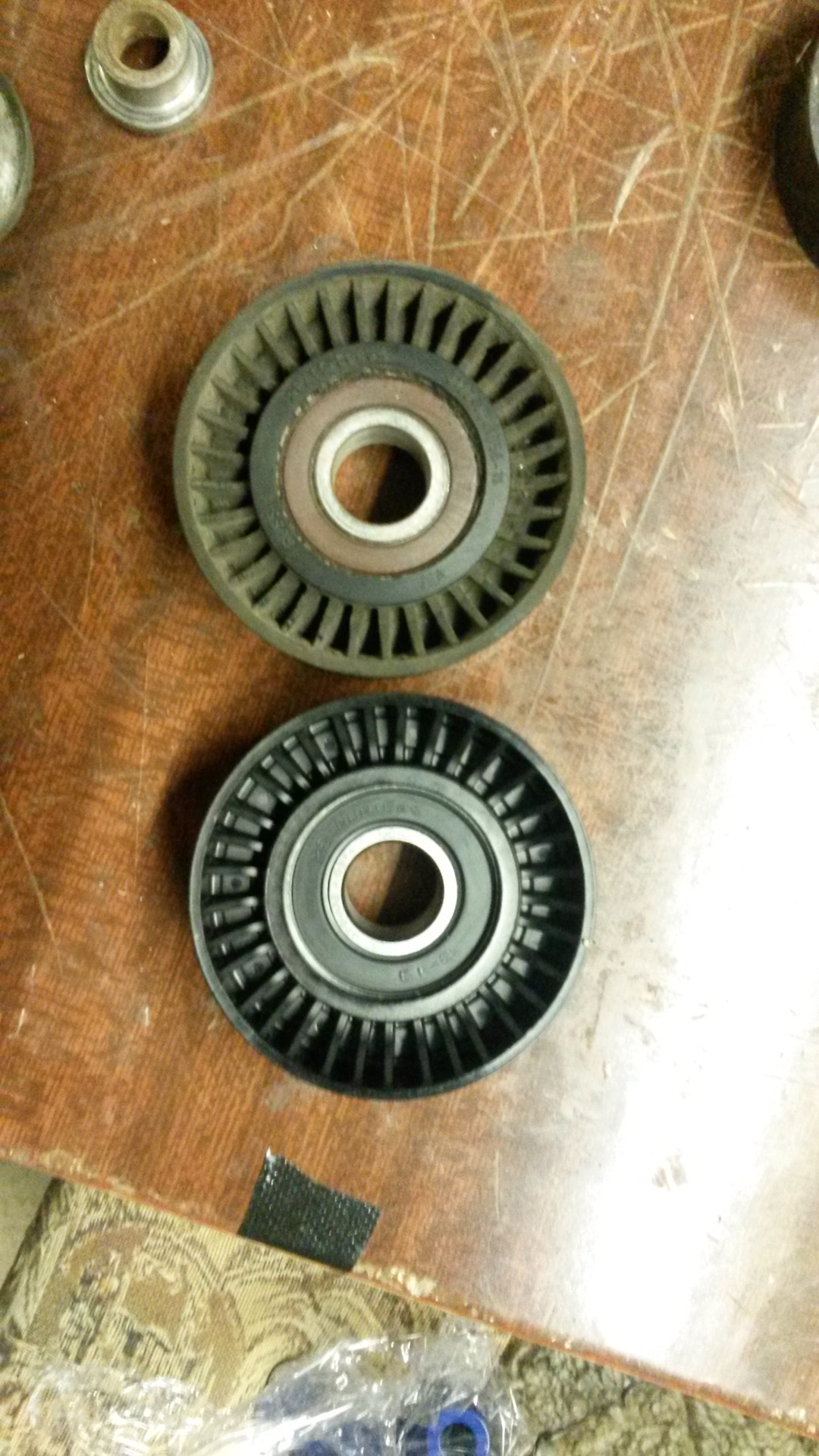 Transit 2. Ролик натяжителя ремня генератора и кондиционера. Натяжной подшипник ремня генератора калина 1. Ролик ремня кондиционера hyundai getz 1. Ролик натяжителя ремня генератора и кондиционера.