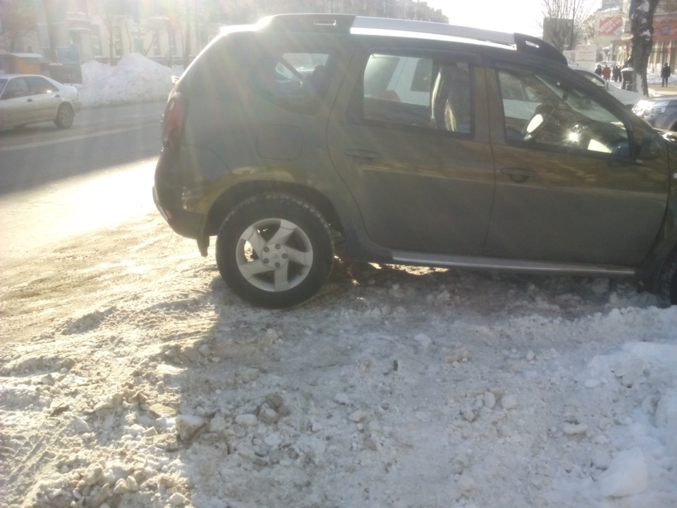 Одно из преимуществ. Клиренс — Renault Duster (1G), 2 л, 2015 года ...