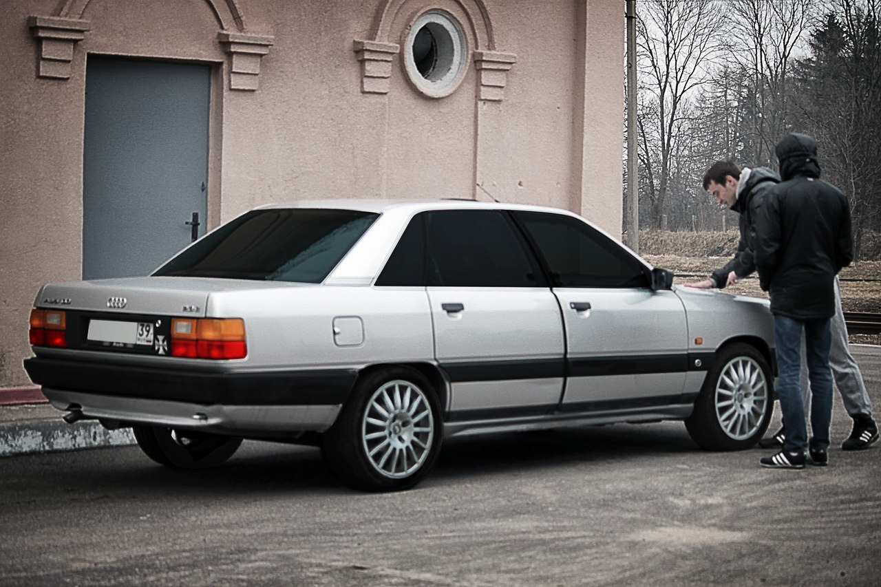 Три 100. Ауди 100 c3. Ауди 100 с3 r17. Audi 100 c3 r16. Ауди 100 с3 тонированная.