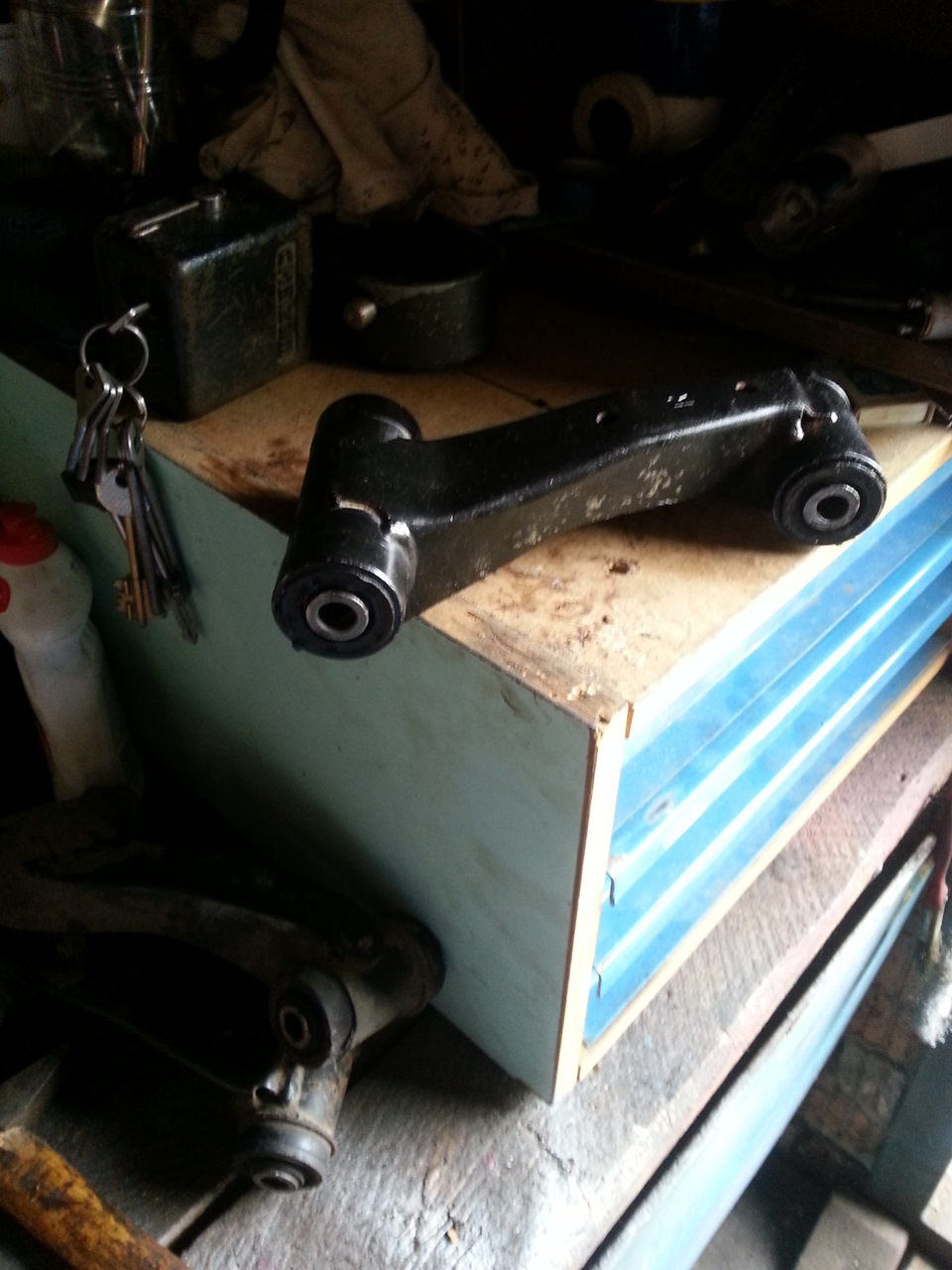 разборка верхнего рычага, очистка вентиляции от пыли, удаление ...