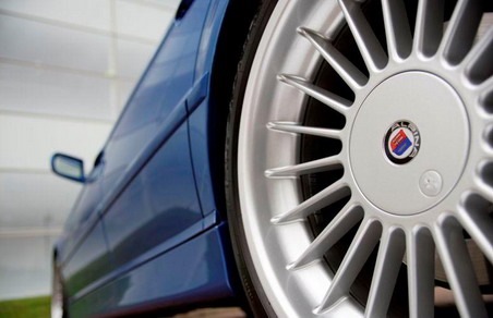 B12 5.7 E-Kat. — BMW 5 series (E34)