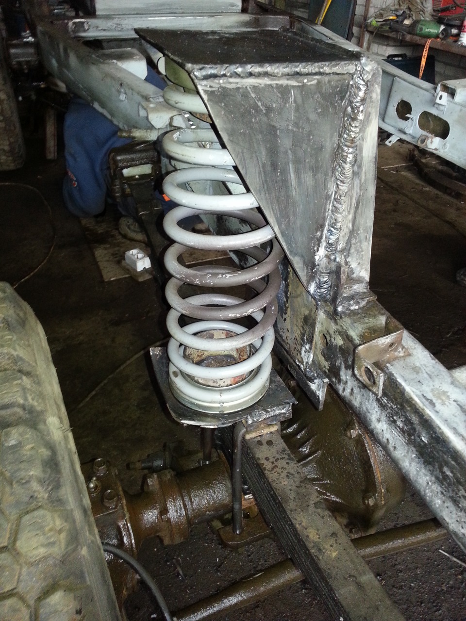 6897 стакан пружины кпэ литье. Стакан пружины. Штатные пружины ваз 2107. Дополнительные пружины на прицеп. Мерседес 2000 стакан пружины.