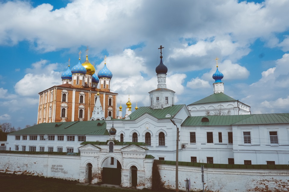 Панорама кремля с крепостного вала. — УАЗ Patriot