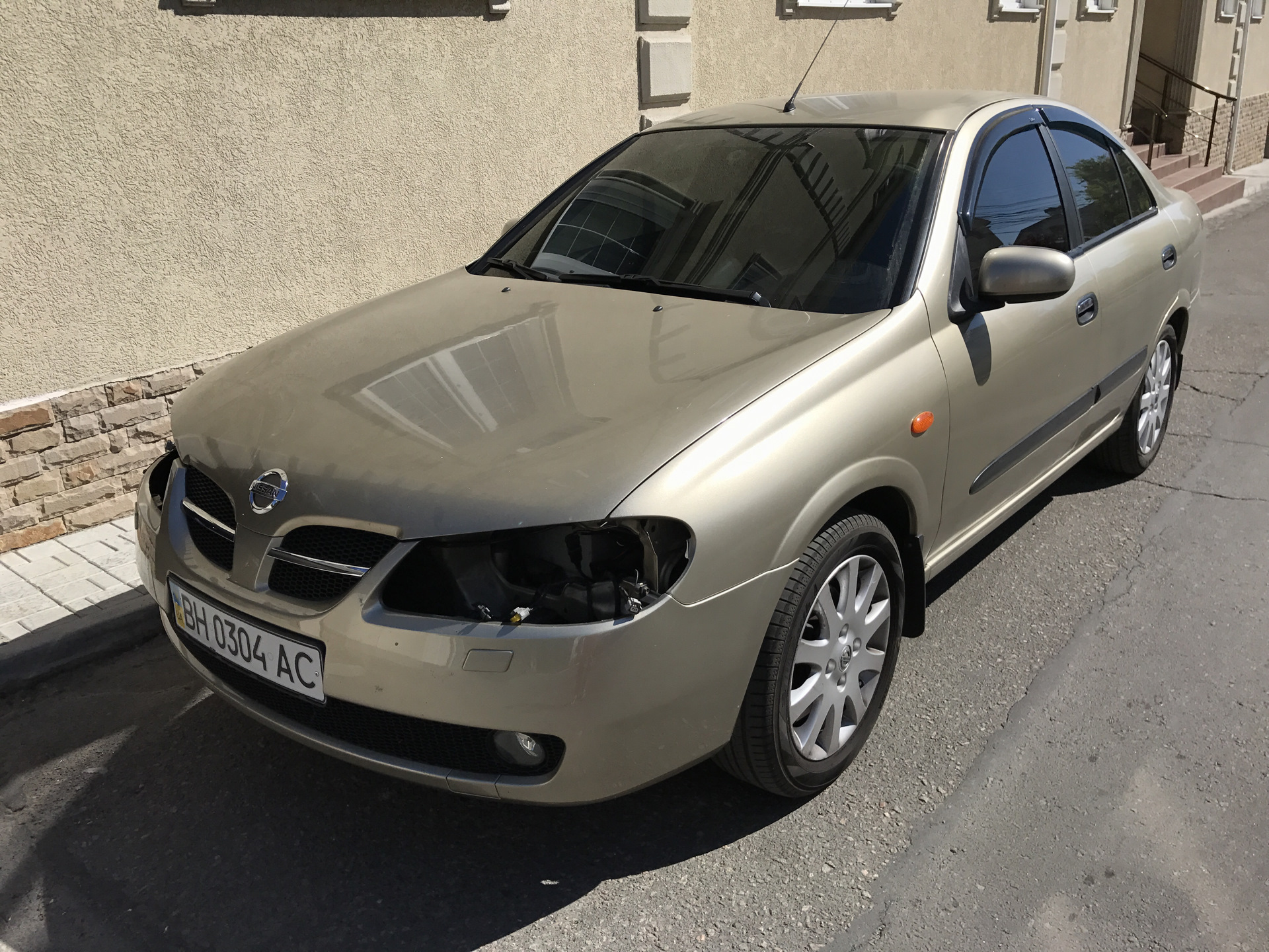 Almera n16 лампы. Ангельские глазки Альмера н16. Ангельские глазки Almera n16. Ангельские глазки Ниссан Альмера н16. Nissan Almera n16 ангельские глазки.