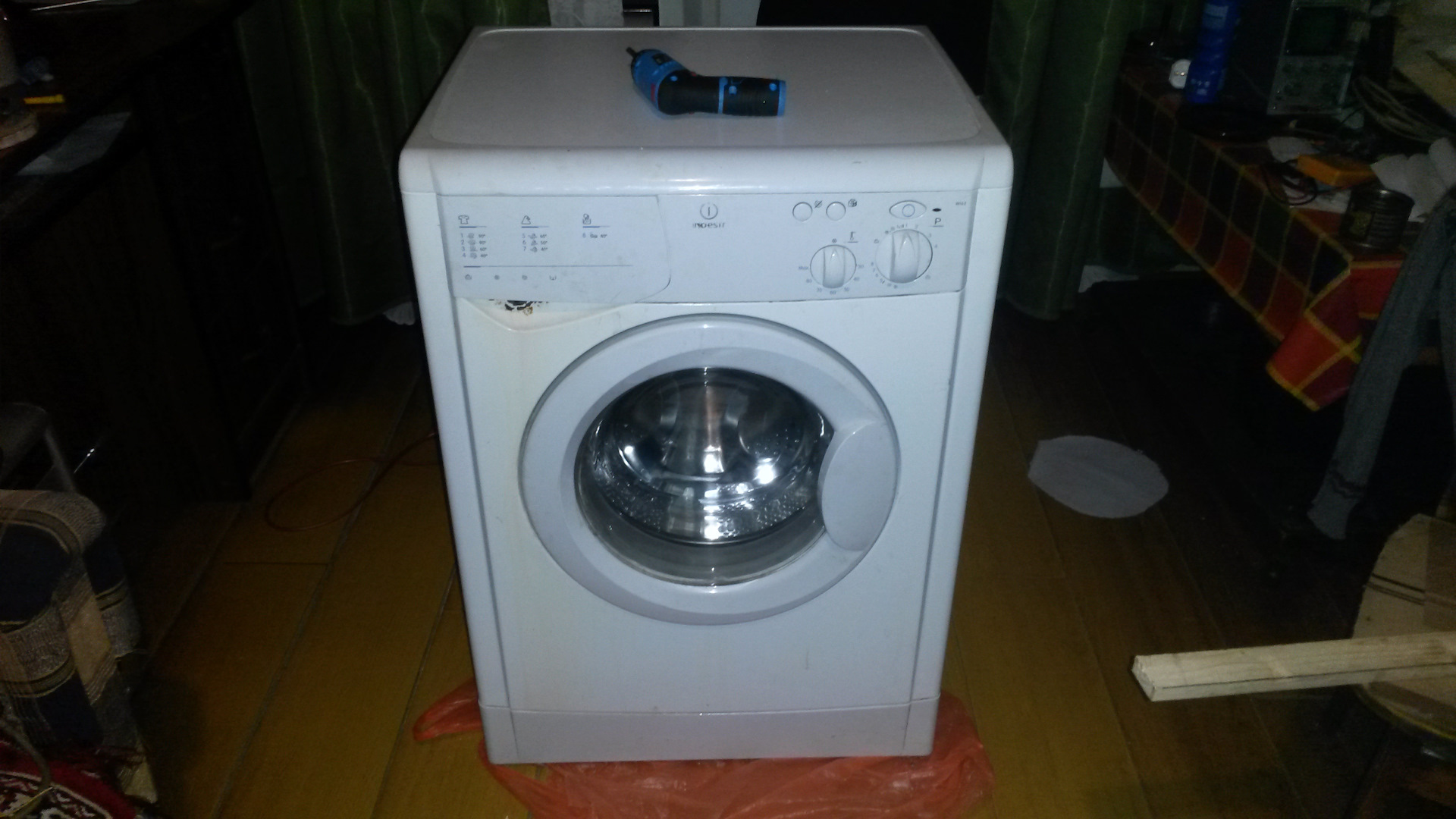 стиральная машинка indesit wisl 62. стиральная машина indesit wisl 62. Indesit wisl 102. индезит 62. стиральная машина индезит wisl 104.