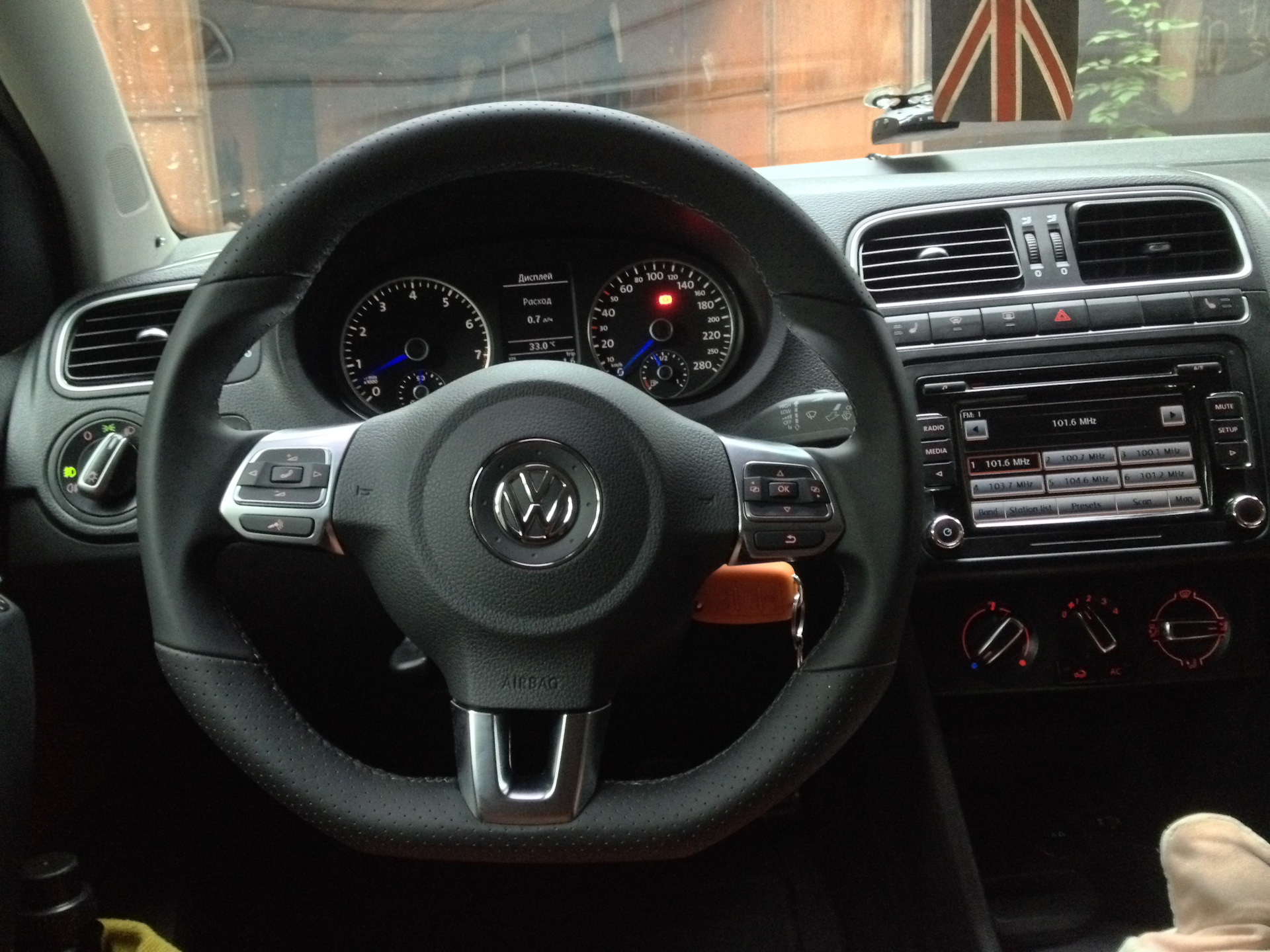 Панель поло седан. Торпеда поло седан 2012. Мультируль r-line для Polo sedan. Панель Фольксваген поло 2012. Мультируль r line Фольксваген поло седан 2013.