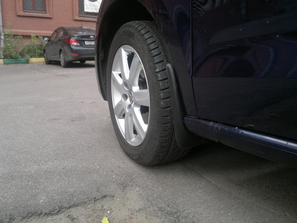 Брызговики часть 2 — Volkswagen Polo Sedan, 1,6 л, 2012 года ...