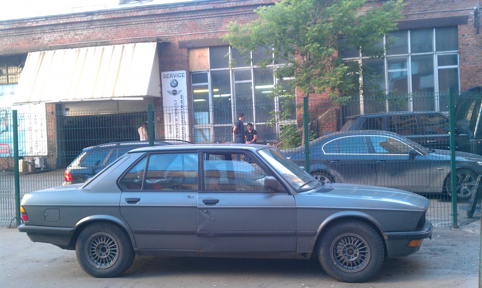 меняем амортизаторы и рулевые тяги — BMW 5 series (E28), 2 л., 1987 ...