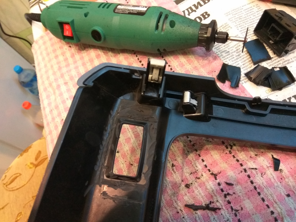 Срезаем посадочное место кнопки заглушки — Renault Duster (1G)