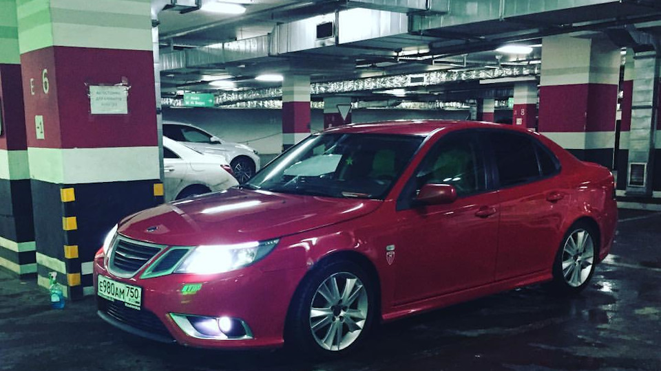 Saab 9-3 lågt flygande