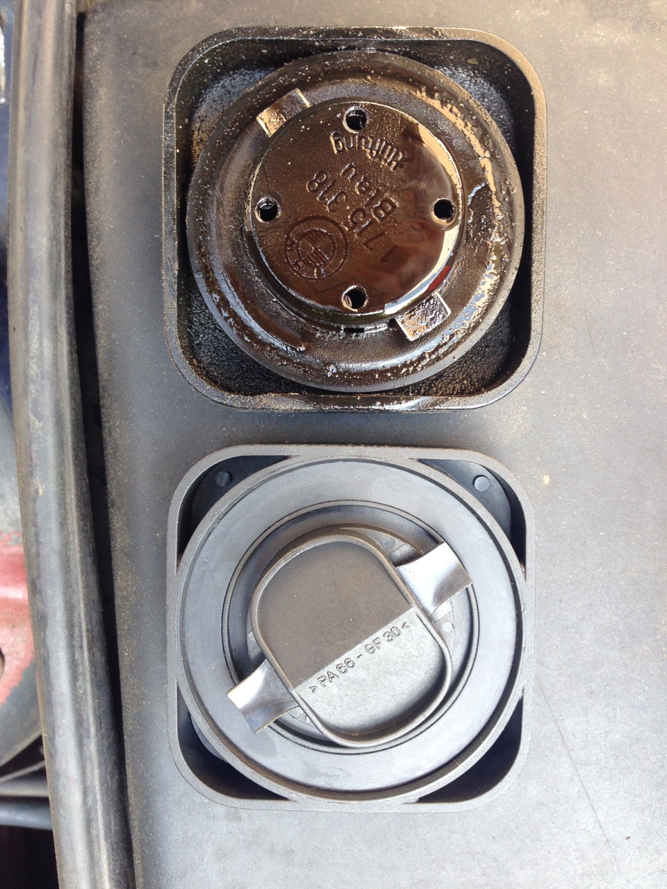 Новая крышка куда льем масло и новые задние опоры — BMW 5 series (E34 ...