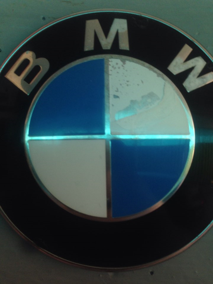 Замена шильдика бмв ( багажник ) — BMW 1 series (E81/E87), 1,6 л, 2006 ...