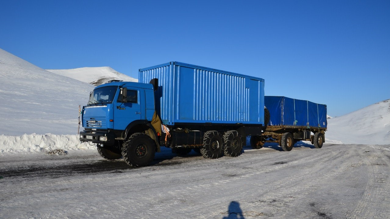 Северная доставка. КАМАЗ 43118 для севера. КАМАЗ 43118 на зимнике. КАМАЗ 43118 С прицепом. КАМАЗ 43118 Сайгак зимники Якутии.