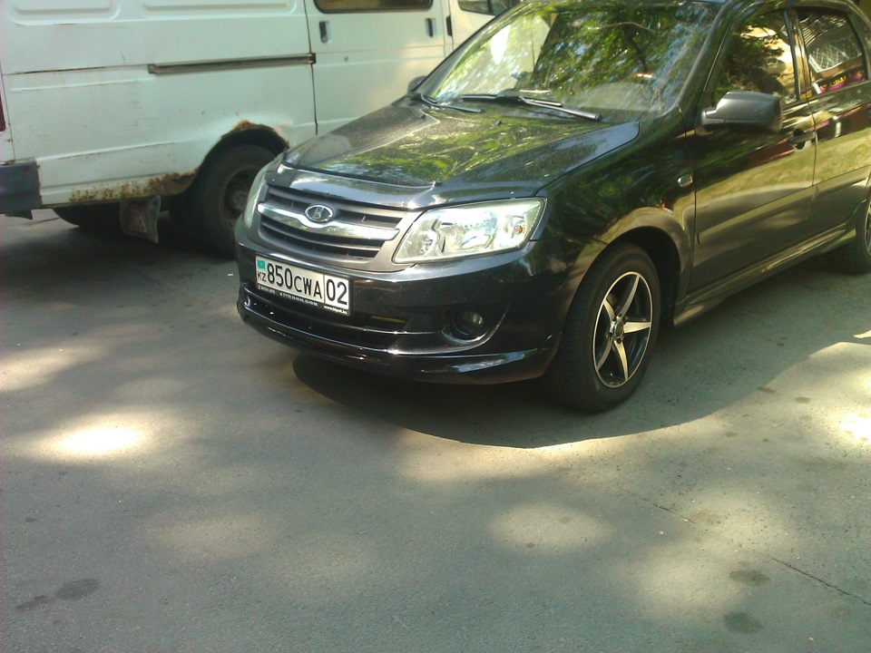 Накладка переднего бампера — Lada Гранта (1G), 1,6 л, 2012 года ...