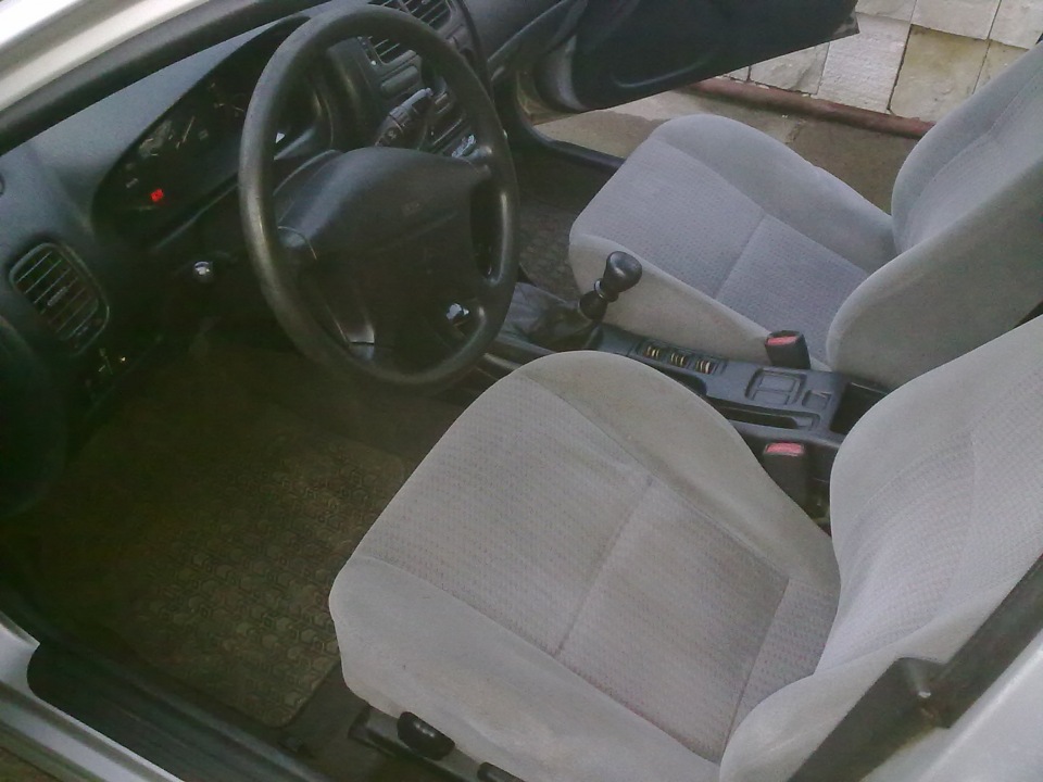 все на месте — Mitsubishi Carisma