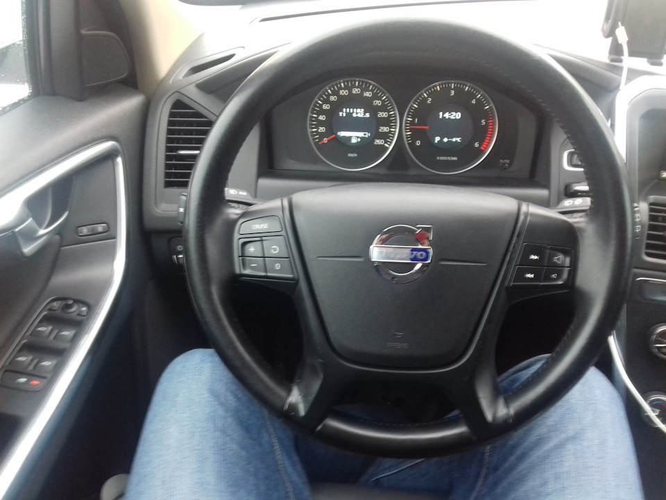 Замена логотипа Volvo на руле. — Volvo XC60 (1G), 2 л, 2012 года ...