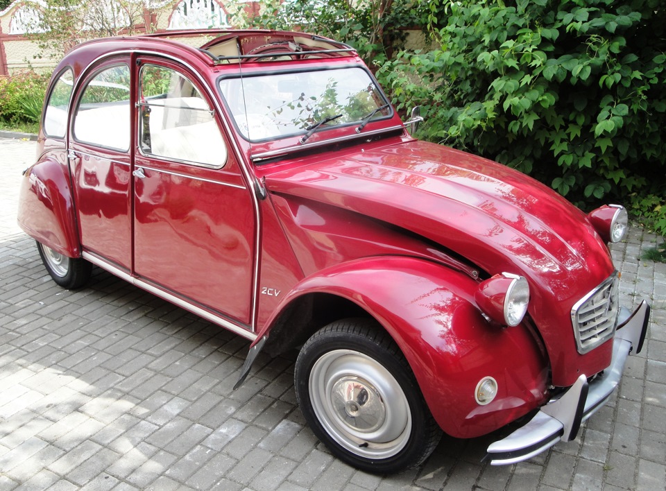 Машина бай. Citroen 2 CV 1986. Ситроен раритет. Ситроен старый. Белорусские машины ретро.