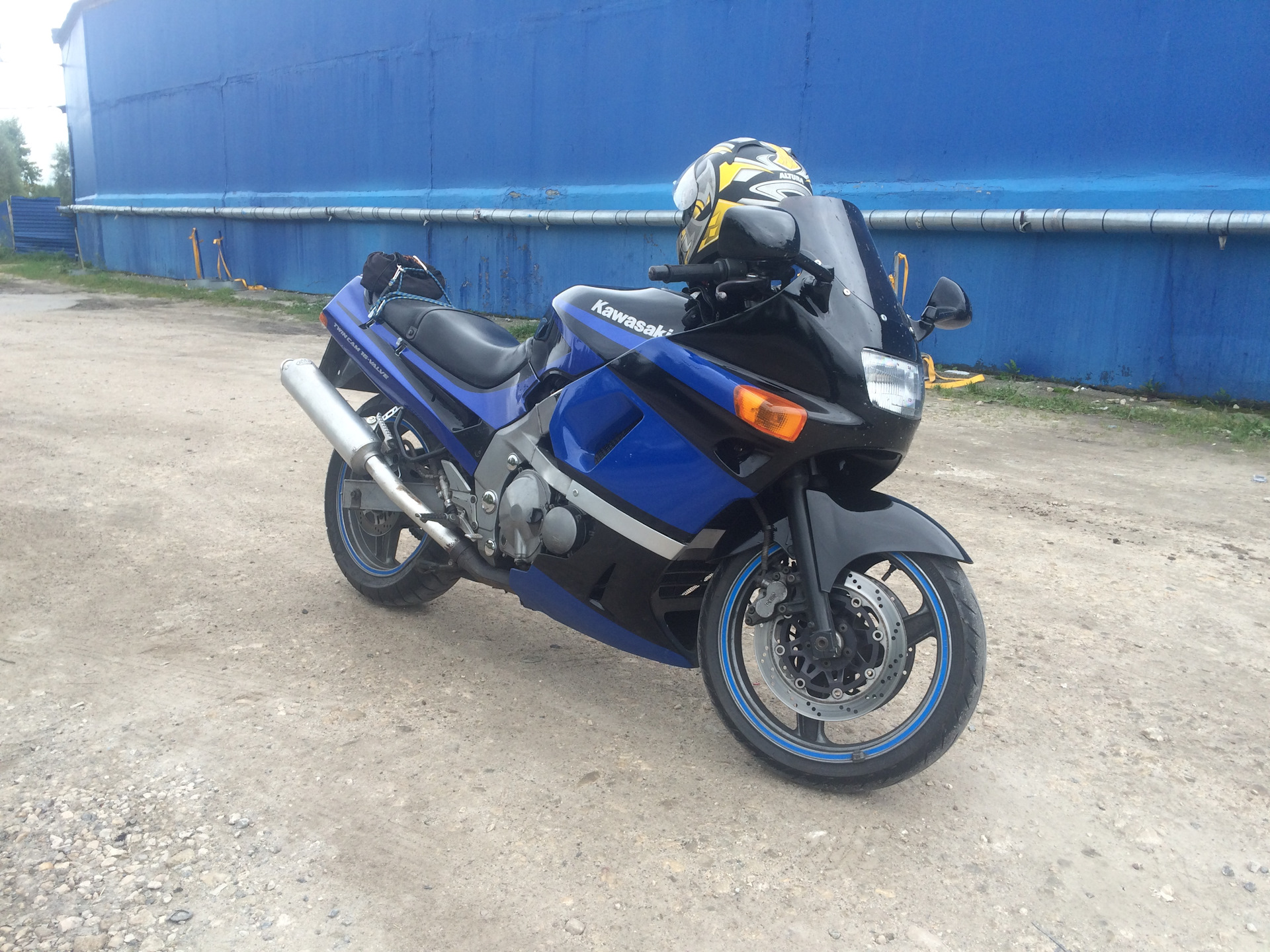 Zzr 400 1. ЗЗР 400 1. Кавасаки ЗЗР 400 1. Kawasaki ZZR 400 1992.